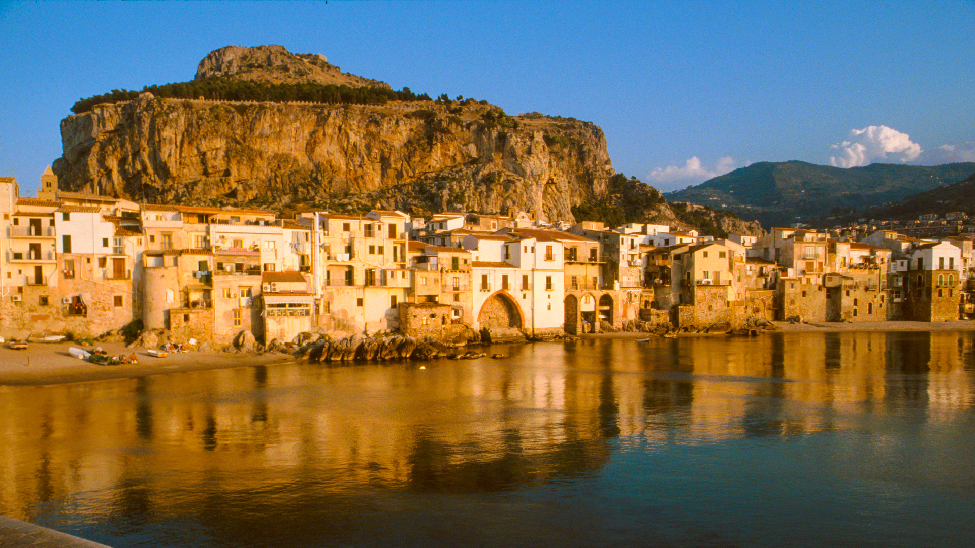 Italien - Sizilien - Abendstimmung am alten Hafen von Cefalu